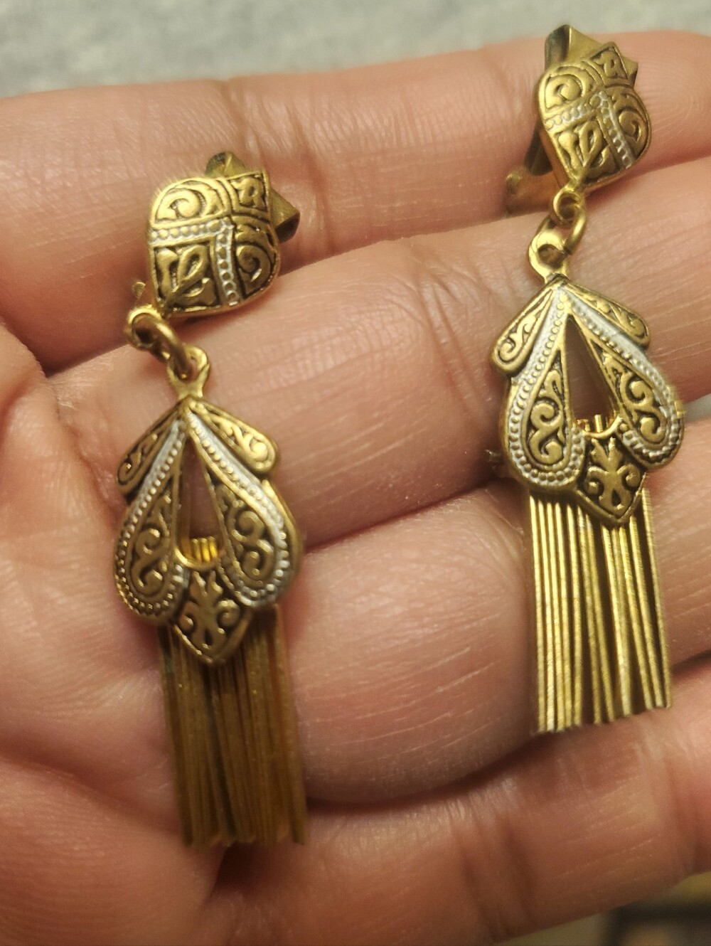 Vintage Gold Tone Fringe Tassel Clip-On Earrings Art Deco Style - Picture 7 of 7